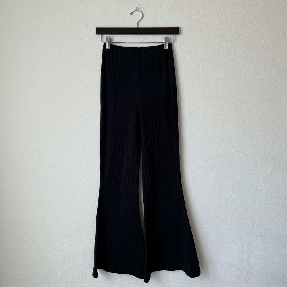 Missguided Petite ribbed kickflare legging in black